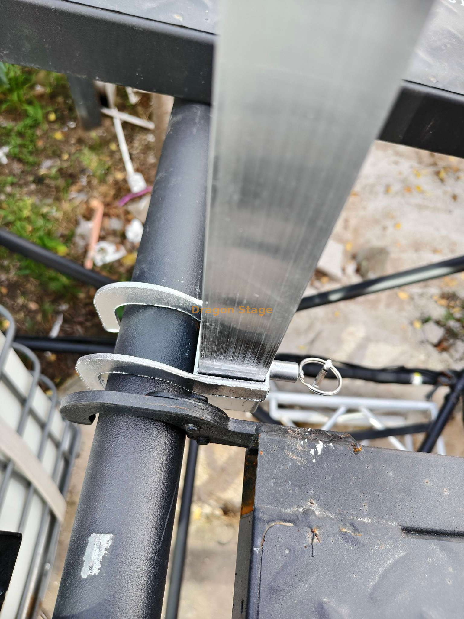 LED Display Suspension Bracket (1) Подвесной кронштейн для светодиодного дисплея (1)