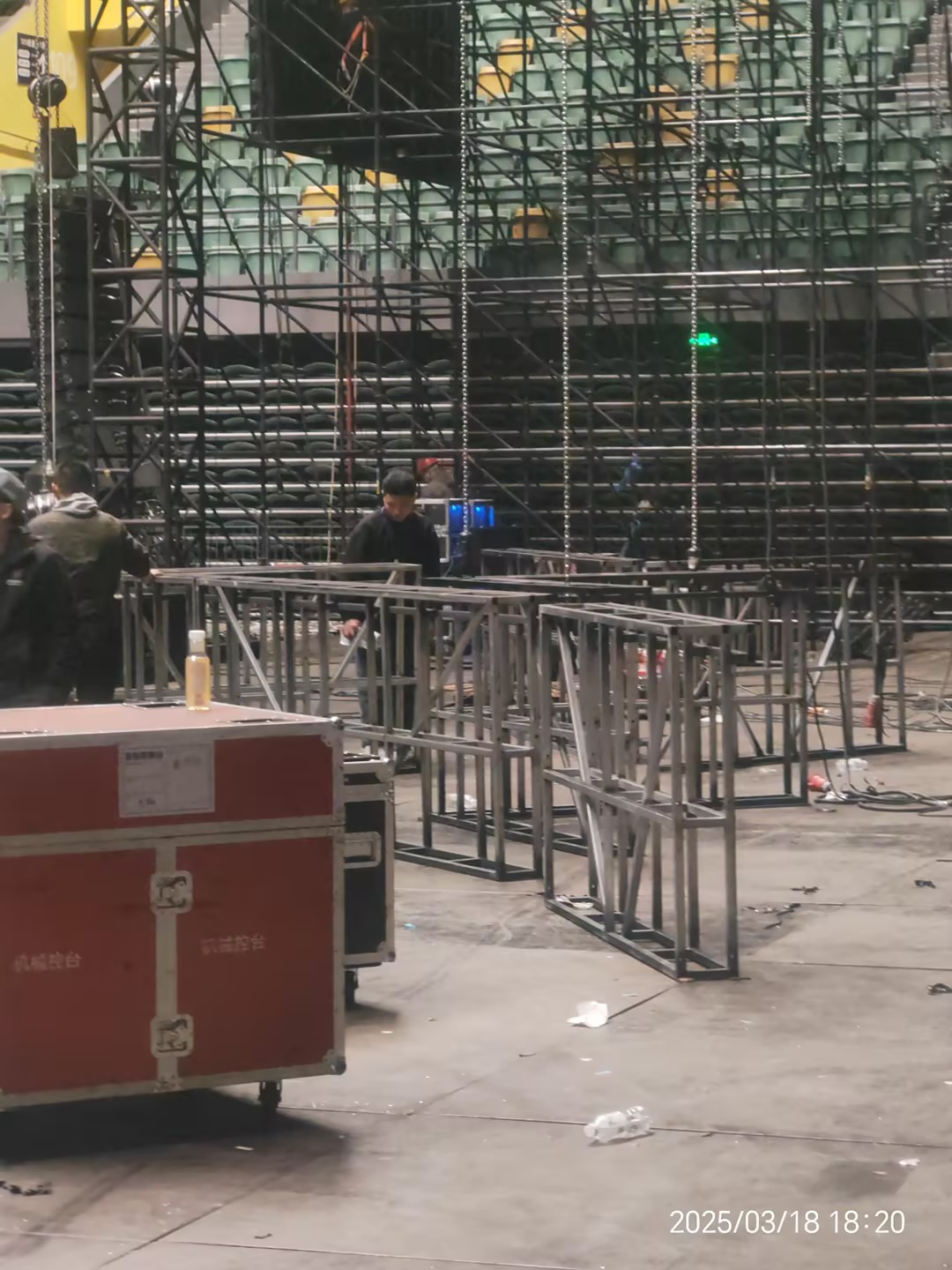 install the hoisting led frames for the indoor concert Установите подъемные светодиодные рамы для внутреннего концерта