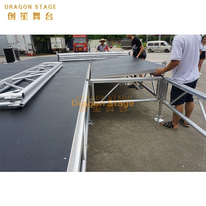 Сборка модульной сцены, 10 частей, 2,44 x 6,1 м, высота 3–4 фута.