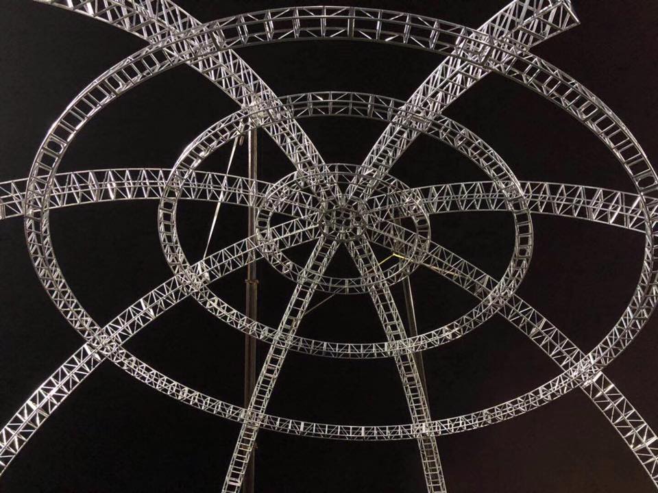 Как установить систему фермы на крыше купола