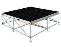 Профессиональная стальная сценическая система Layher размером 20x18 м — сверхмощная уличная концертная платформа с настилом из алюминиевой фанеры и лестницей с двойным доступом