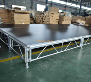 Деревянная регулируемая дешевая портативная стадия 5х2 м с 2 лестницами