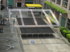 Алюминиевая модульная открытая стадия.