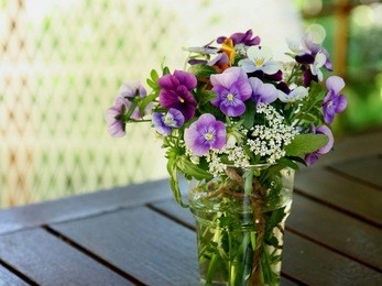 Очарование фальшивых цветов: длительное цветочное прикосновение