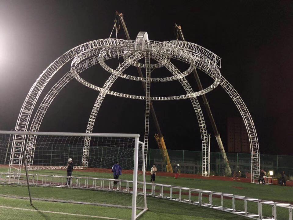 Установите ферму купола