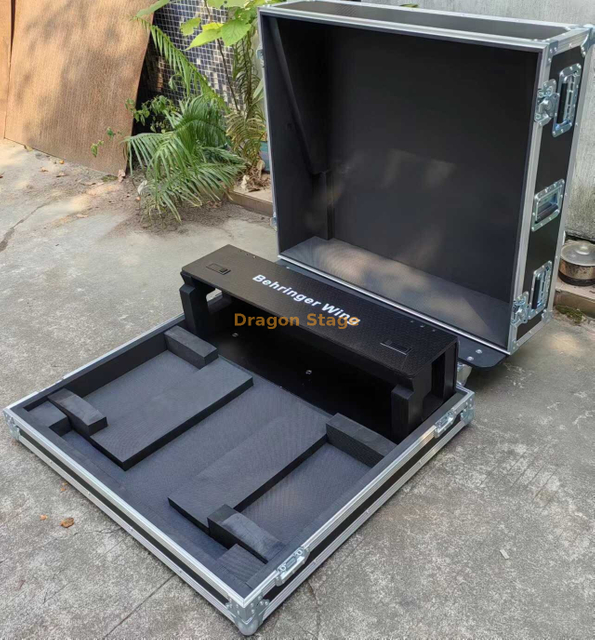 Behringer Wing FlightCase Console Console Case / Two Door / Aluminum Performance Case Case 