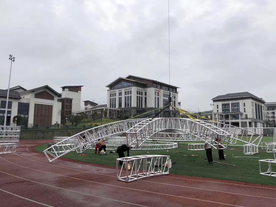 Как установить систему фермы на крыше купола