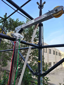 Профессиональный светодиодный дисплей и осветительный кронштейн для подвески подъемника